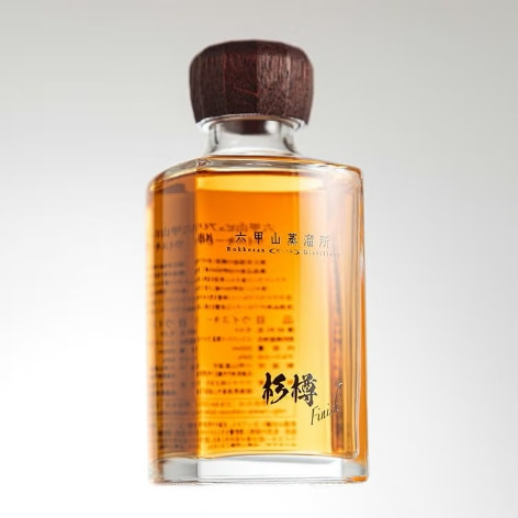 六甲山蒸溜所 ピュアモルトウイスキー 杉樽フィニィッシュ5年 200mL